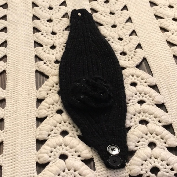 Claire’s Sequin Flower Ear Warmer - Picture 2 of 7